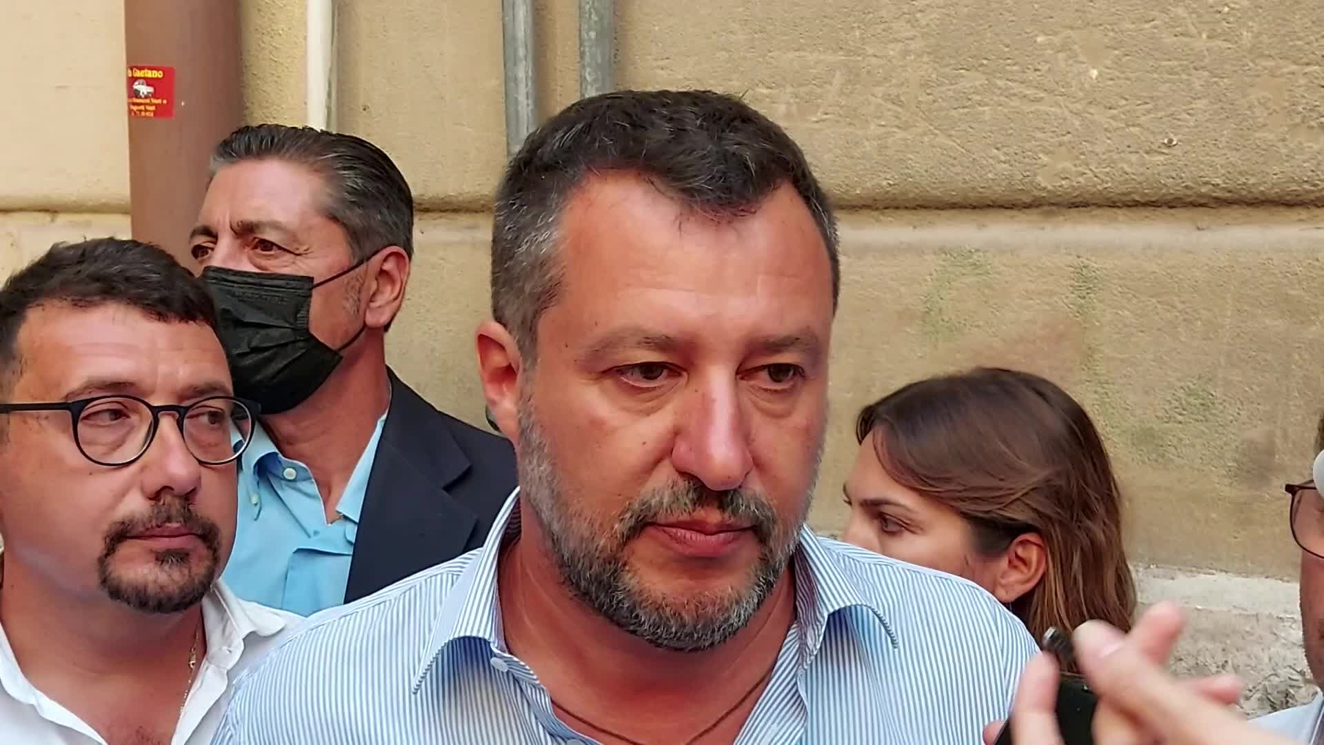 Salvini, stop alle dimissioni di Lamorgese: “Ma inizi a lavorare”