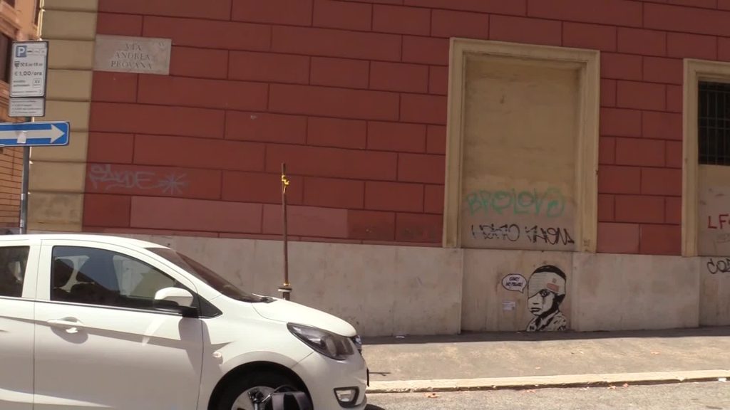 Omaggio a Gino Strada, spunta a Roma 'Le lacrime di Kabul' #1