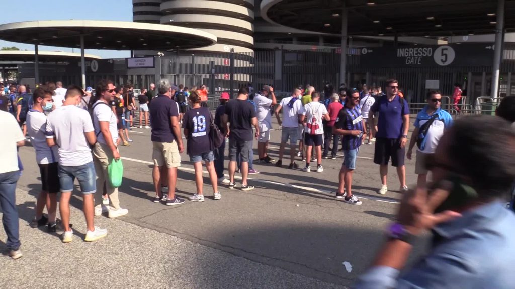 Calcio, i tifosi tornano allo stadio: "La cosa che ci è mancata di più"