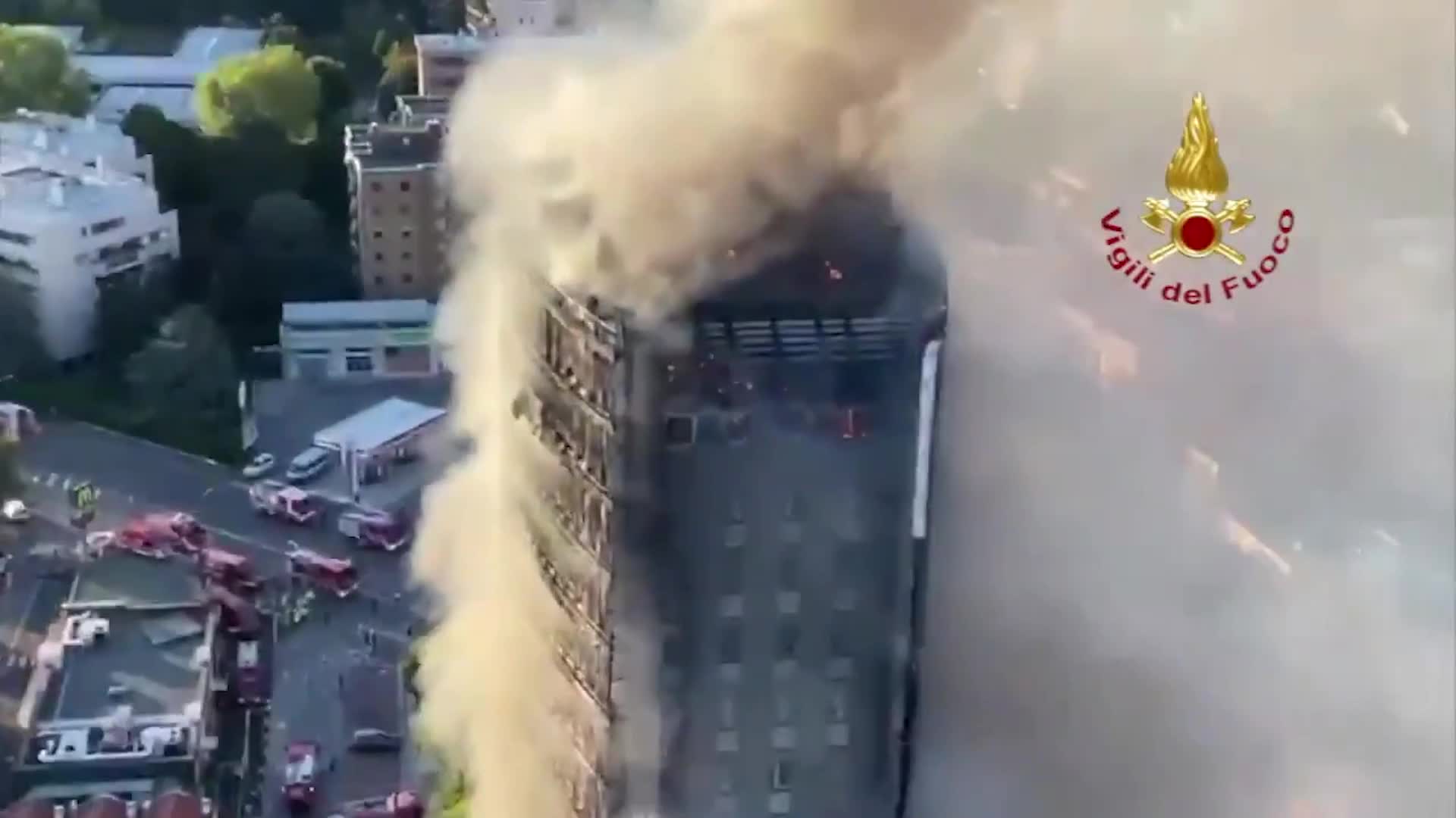 Tragedia sfiorata a Milano: palazzo di 15 piani a fuoco, escluse vittime
