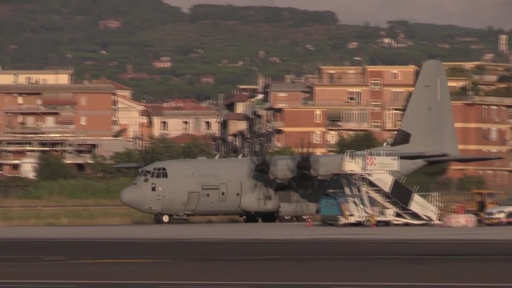 Afghanistan, l'arrivo a Ciampino dell'ultimo volo con militari e civili