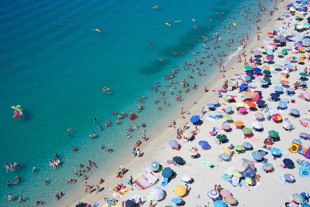 spiaggia mare ombrelloni