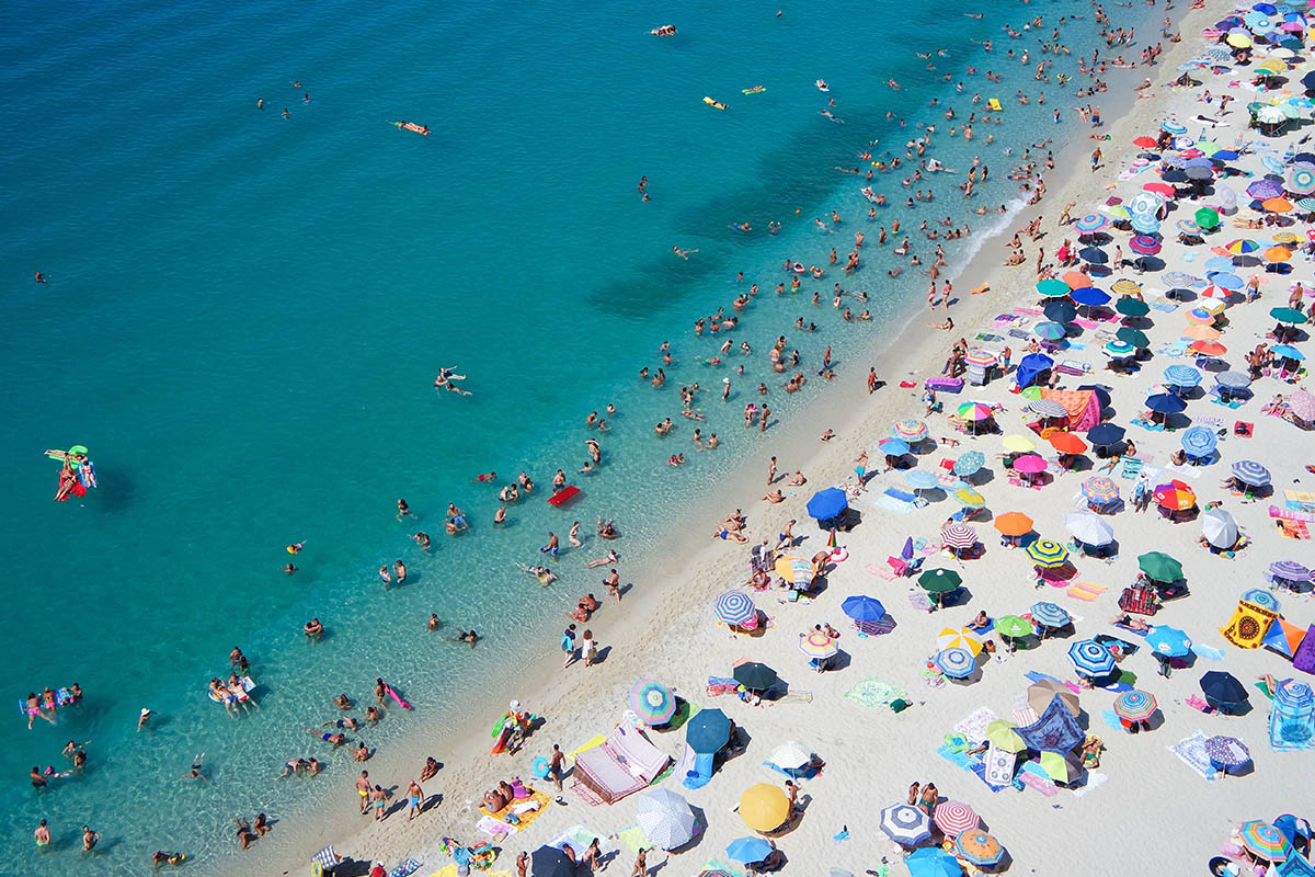 spiaggia mare ombrelloni