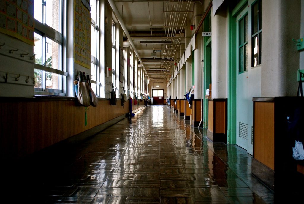Al banco senza mascherina: studenti non vaccinati a rischio emarginazione