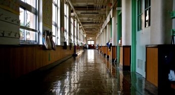 Al banco senza mascherina: rischio emarginazione per alunni no vax