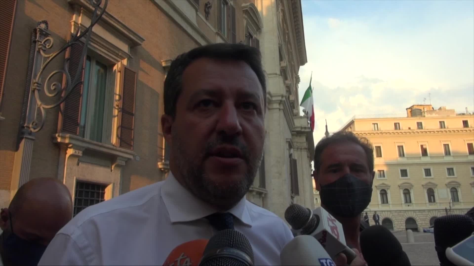 Reddito di cittadinanza, Salvini: "Provvedimento non funziona"