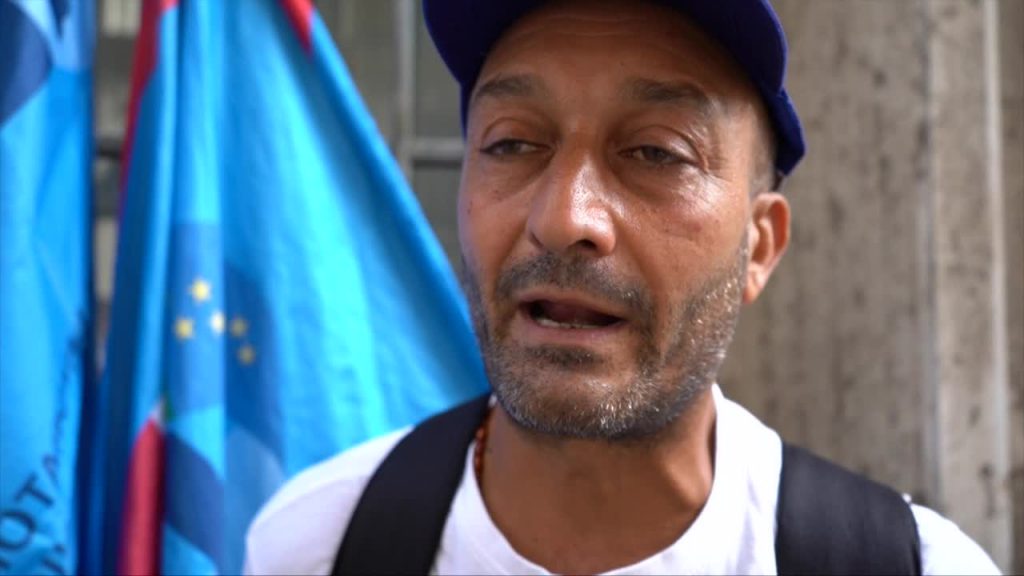 Whirlpool conferma i licenziamenti, lavoratori in corteo: "È una guerra" - VIDEO