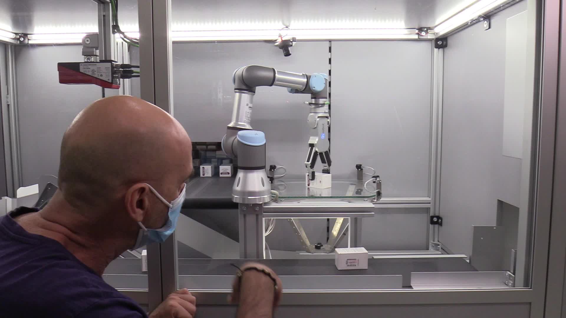 robot in farmacia a Torino