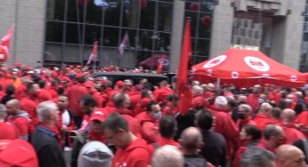 Sciopero a Bruxelles: 15mila in rosso contro legge su aumento salari