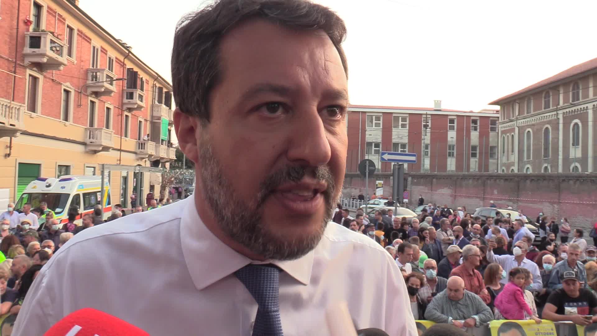 Morisi, botta e risposta Salvini-giornalista: "Perché questa fissa?"