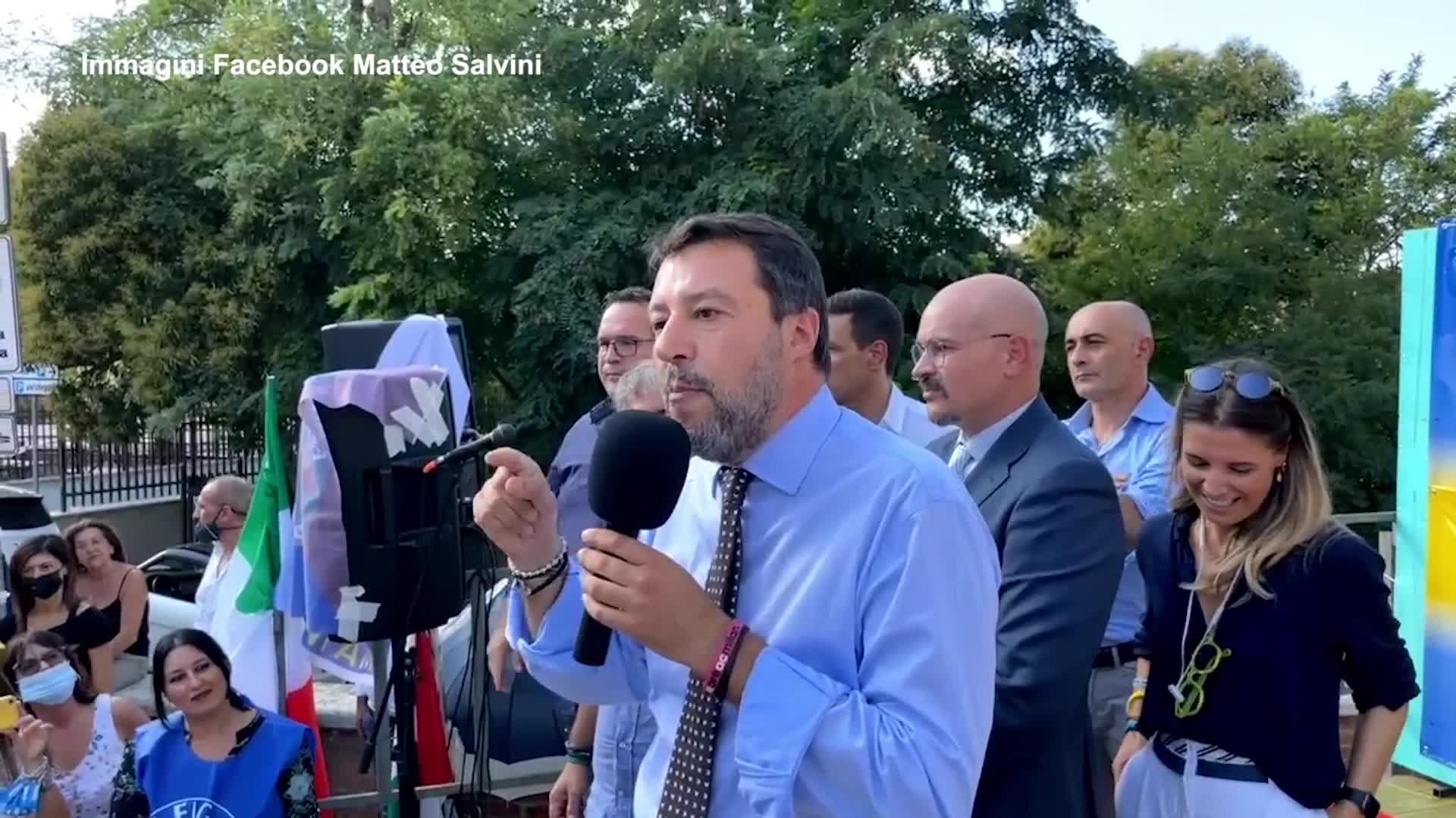 Immigrazione, Salvini: "Sono stufo che in Italia entrino cani e porci"