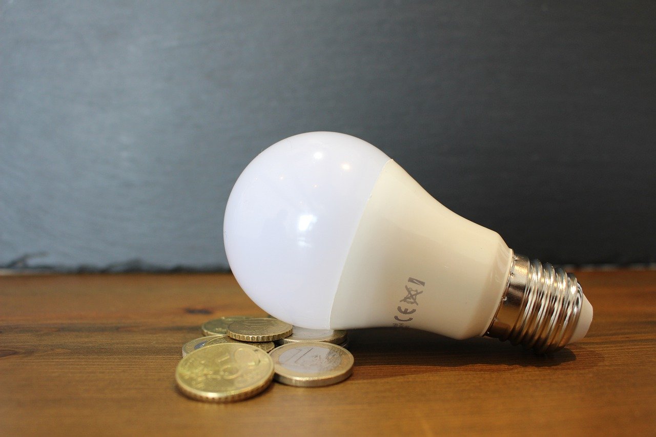 bolletta luce, come ridurre i costi dell'energia