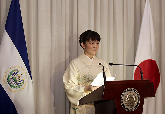 Giappone, principessa si sposa. Ma è stop alla tradizione: svolta storica