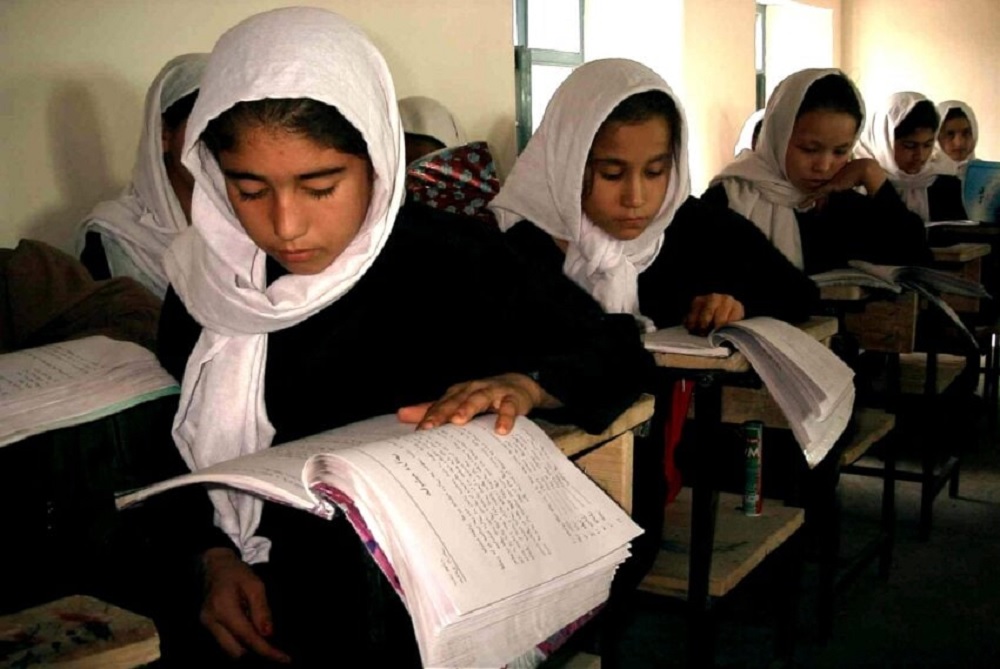 Chi è il nuovo ministro dell'Educazione Superiore: come cambia la vita delle studentesse afghane