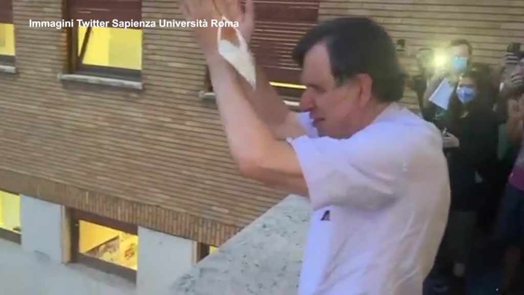 Nobel Fisica, cori da stadio per Parisi dagli studenti della Sapienza - VIDEO