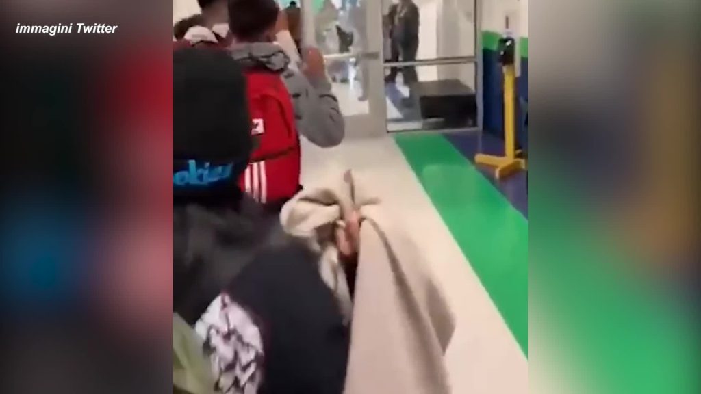 immagini dalla sparatoria in un liceo del Texas