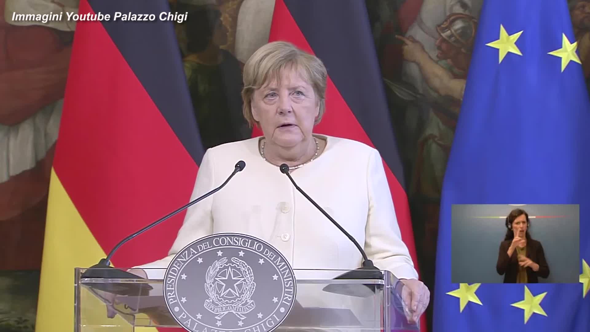 Merkel, la visita d'addio da cancelliera: "Draghi garante dell'euro"