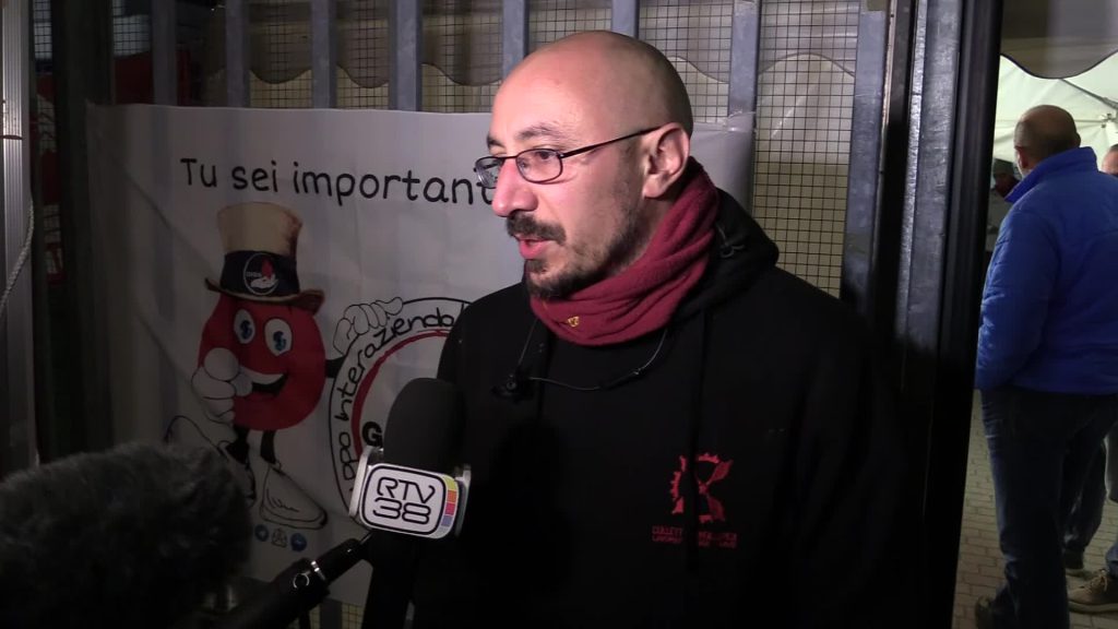 Gkn, operai ai giornalisti: "Condividiamo esperienze di precarietà"