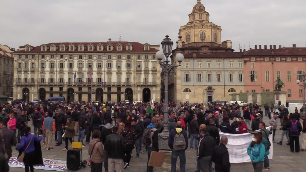 Green pass obbligatorio: no-vax in piazza. Il film della giornata