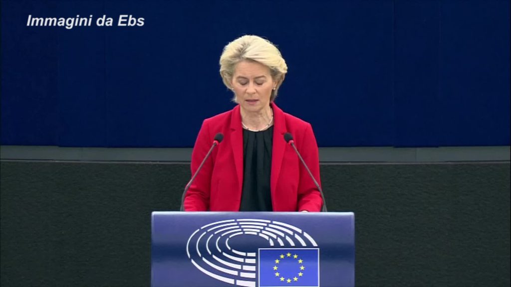 Polonia, l’Ue al contrattacco: “La Commissione reagirà”