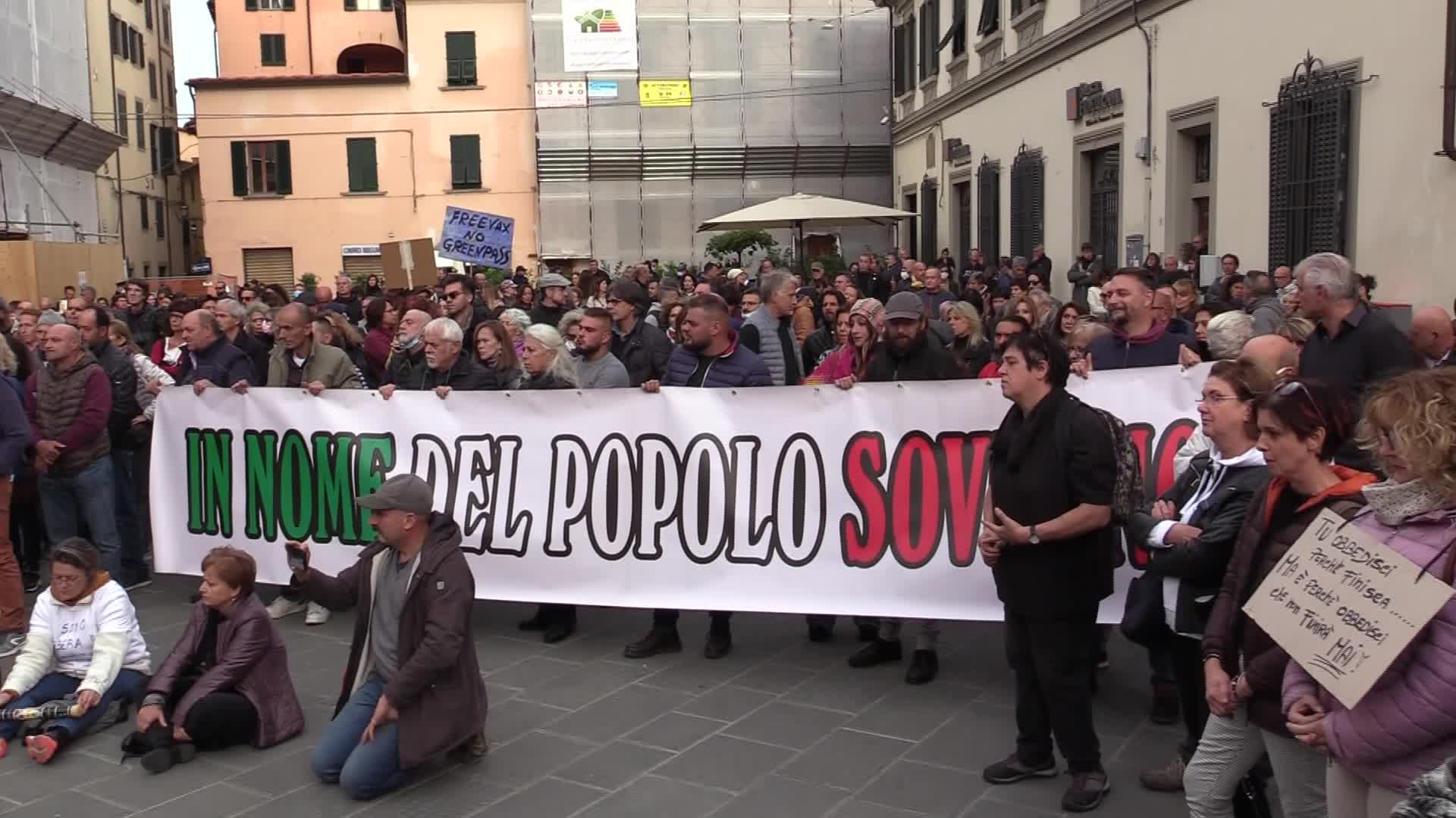 Green pass, manifestazione a Pistoia: "Non ha valore sanitario"