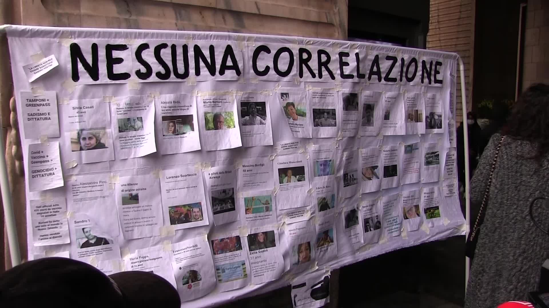 Milano, giornalista aggredito durante manifestazione No Paura Day - VIDEO