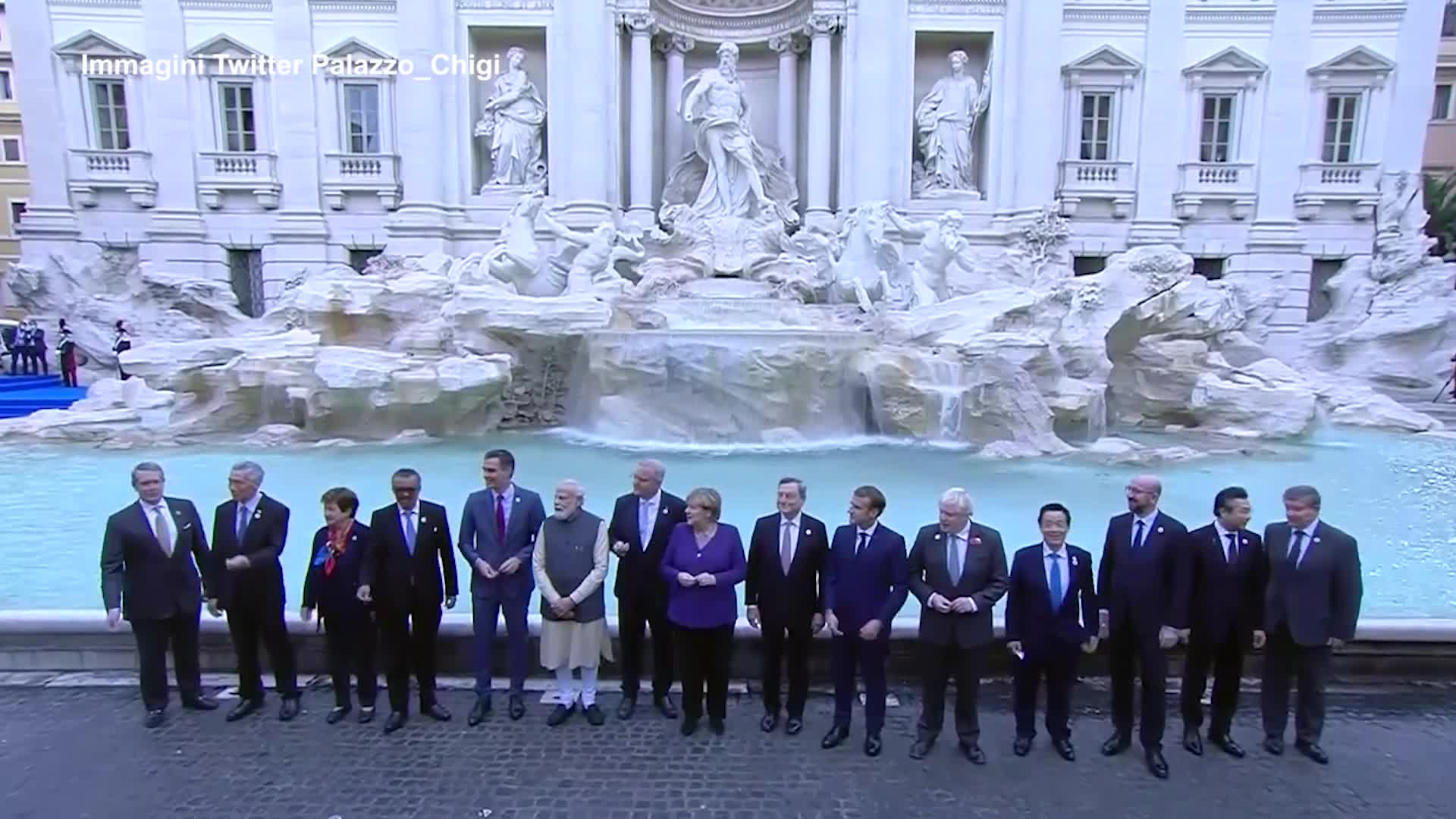 G20, i leader lanciano una monetina nella Fontana di Trevi - VIDEO