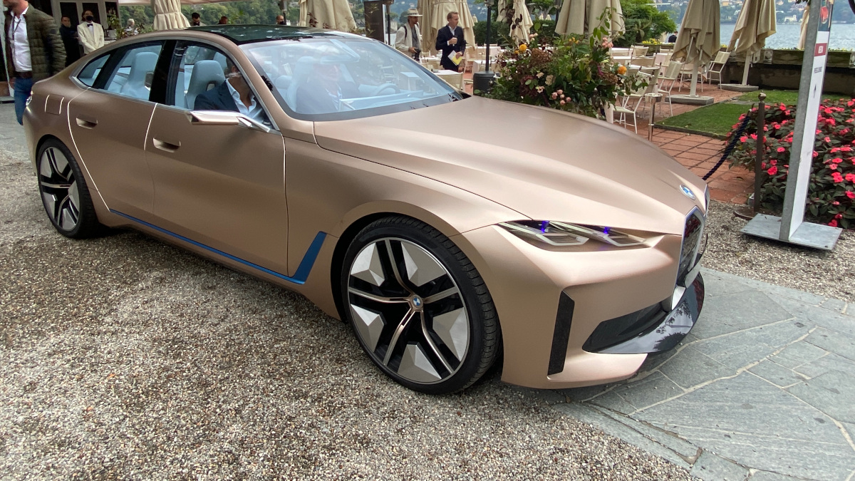 BMW i4, la berlina elettrica tedesca al Concorso d’Eleganza di Villa d’Este