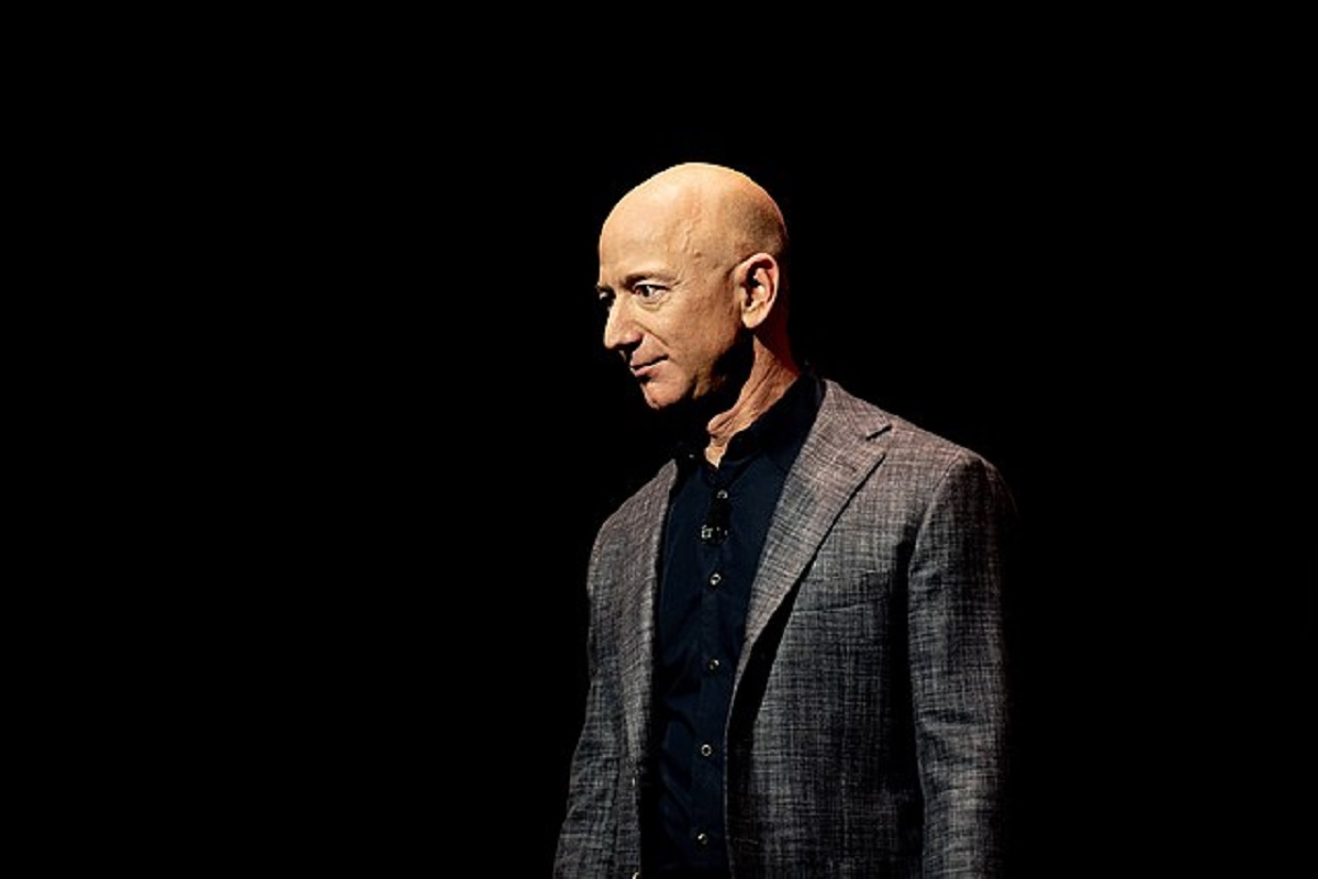Bezos aprirà nuova stazione spaziale: cercasi personale