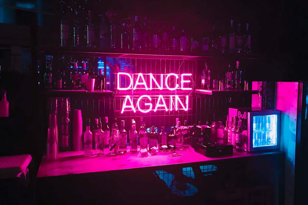 Covid, riaprono le discoteche: si torna a ballare anche a Milano
