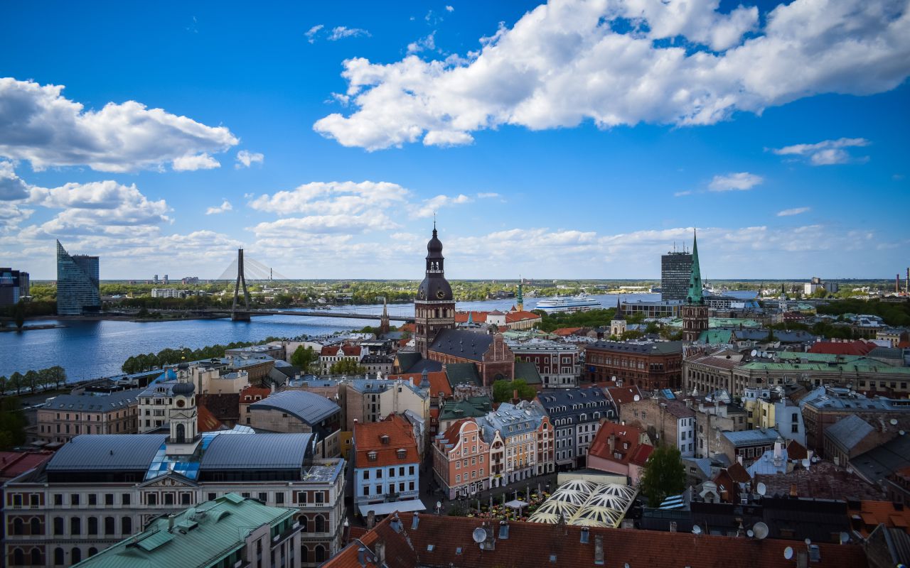 Lettonia, primo Paese Eu a tornare in lockdown a causa del covid