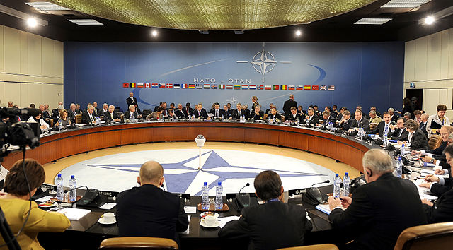 Russia-Nato, i motivi dello scontro: dallo spionaggio agli uffici chiusi