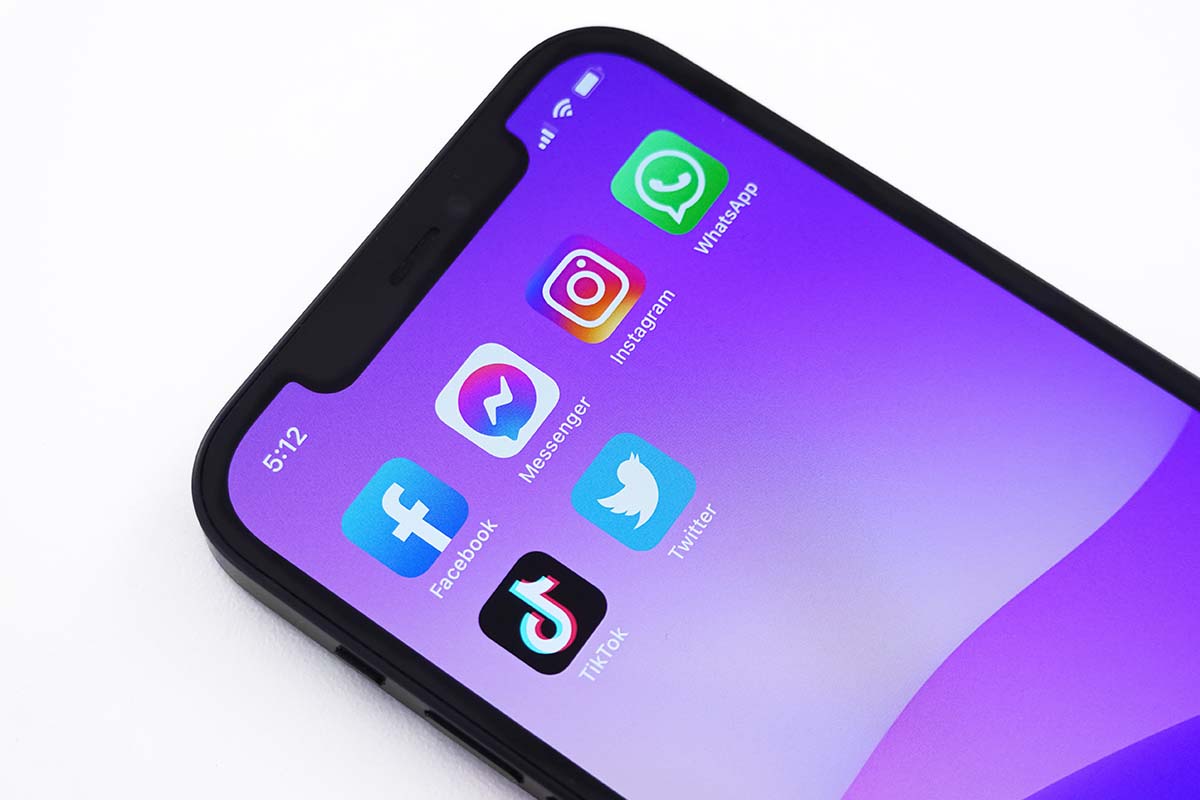 Telefono pieno di app di social network