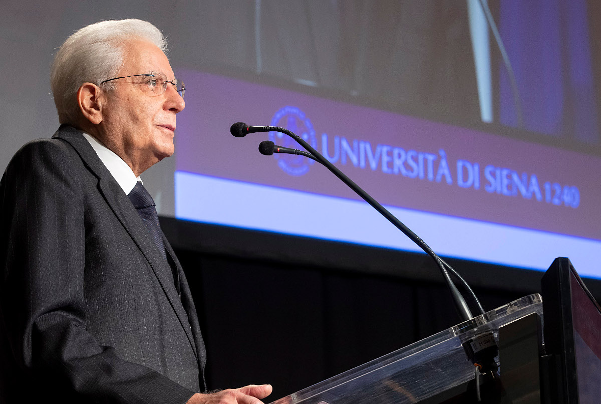 Mattarella ammonisce: "Accoglienza afghani, incoerenza in ambito europeo"