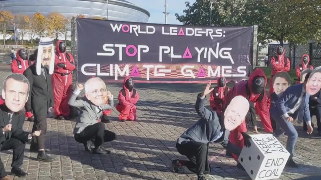Cop26, la protesta degli ambientalisti in stile Squid Game - VIDEO