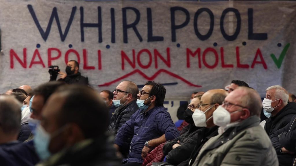 Whirlpool, rabbia e sconforto con le prime lettere di licenziamento