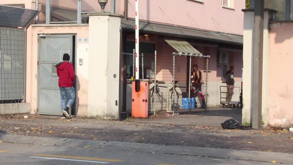 Bologna, l'appello del Coordinamento Migranti: "Chiudere il Cas Mattei"