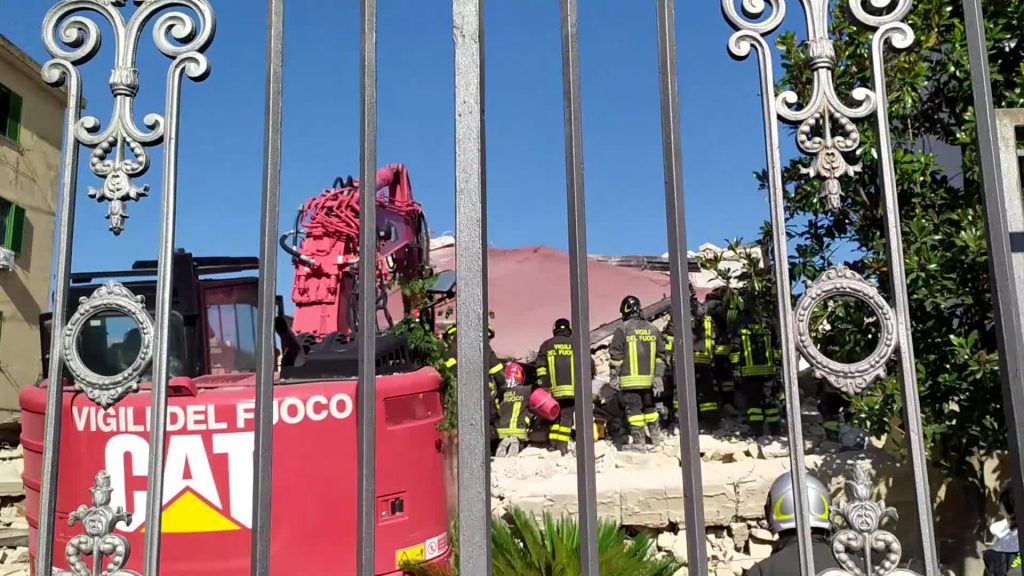 Esplosione San Felice a Cancello: 74enne estratta viva da macerie