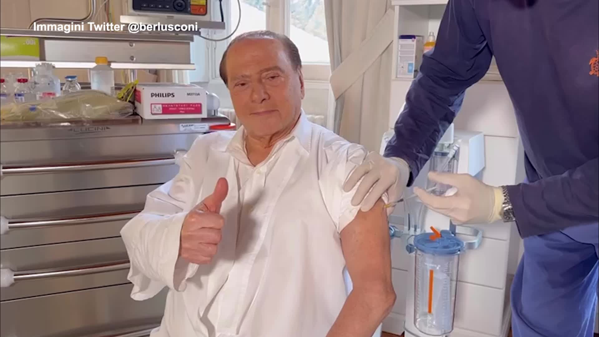 Berlusconi riceve la terza dose del vaccino anti Covid