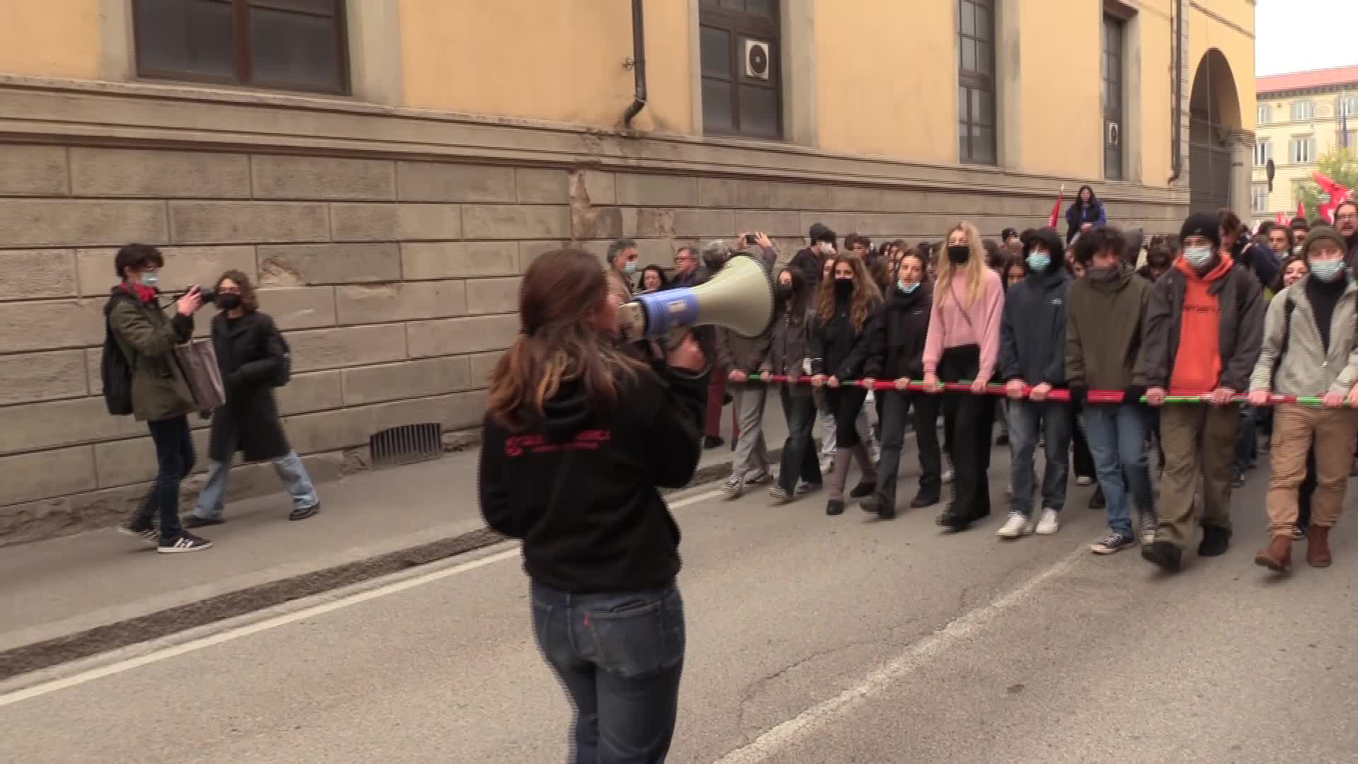 Gkn, operai e studenti scendono in piazza a Firenze