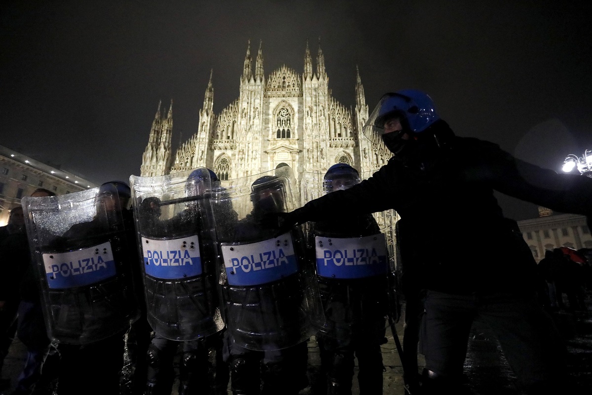 Green pass, la stretta sui cortei funziona: manifestanti spaccati