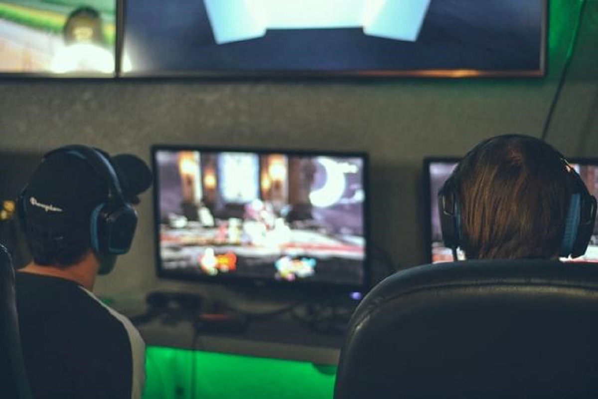 eSport e Poker Online, due industrie del futuro a confronto