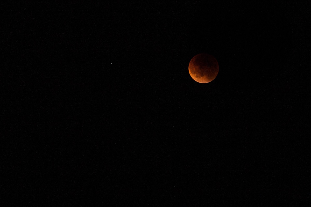 Eclissi lunare, dove e quando guardarla