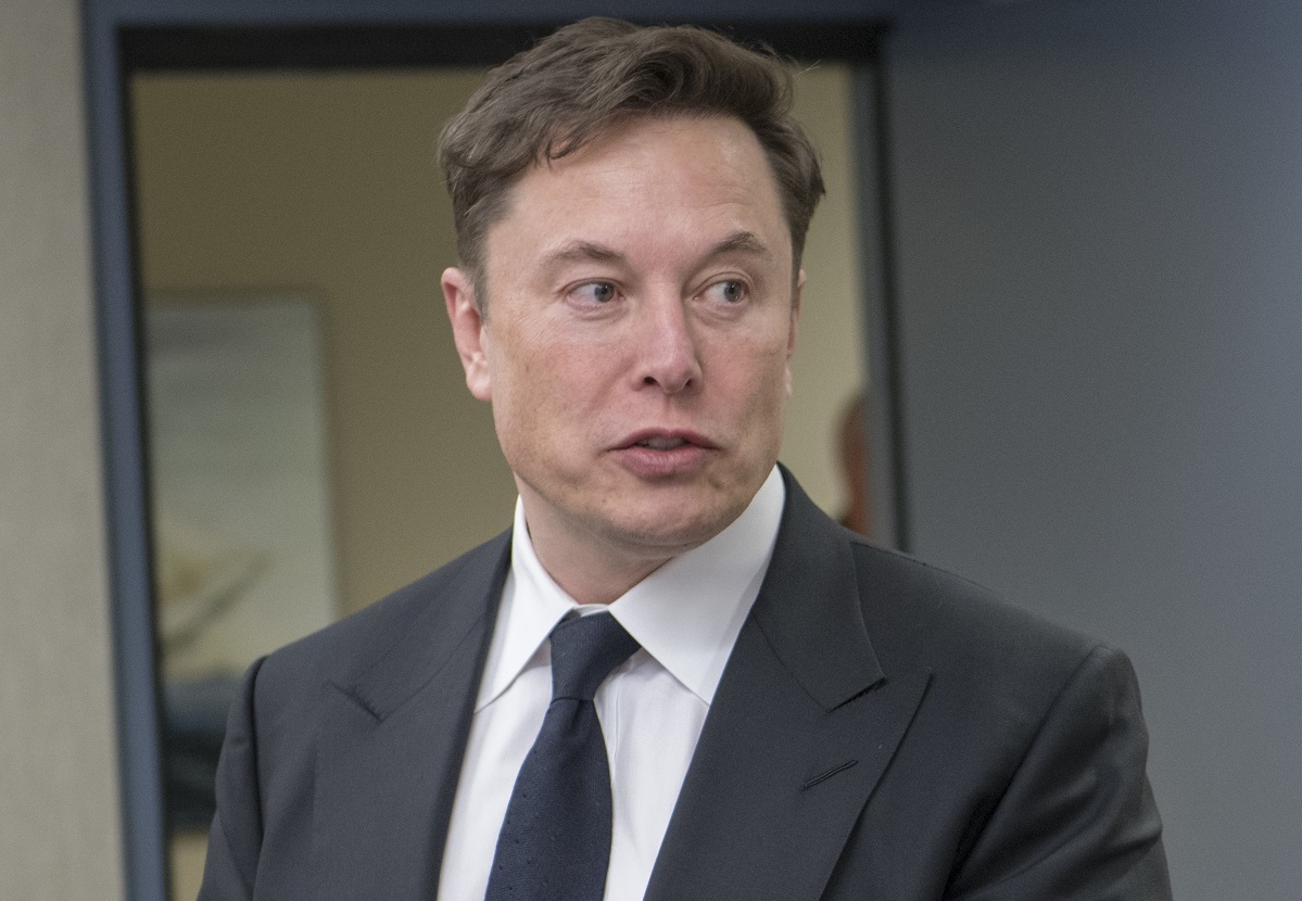 Elon Musk ‘inchiodato’ dal sondaggio su Twitter: venderà il 10% di Tesla