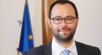 Energia, Patuanelli: “M5s parla da 15 anni di transizione ecologica”
