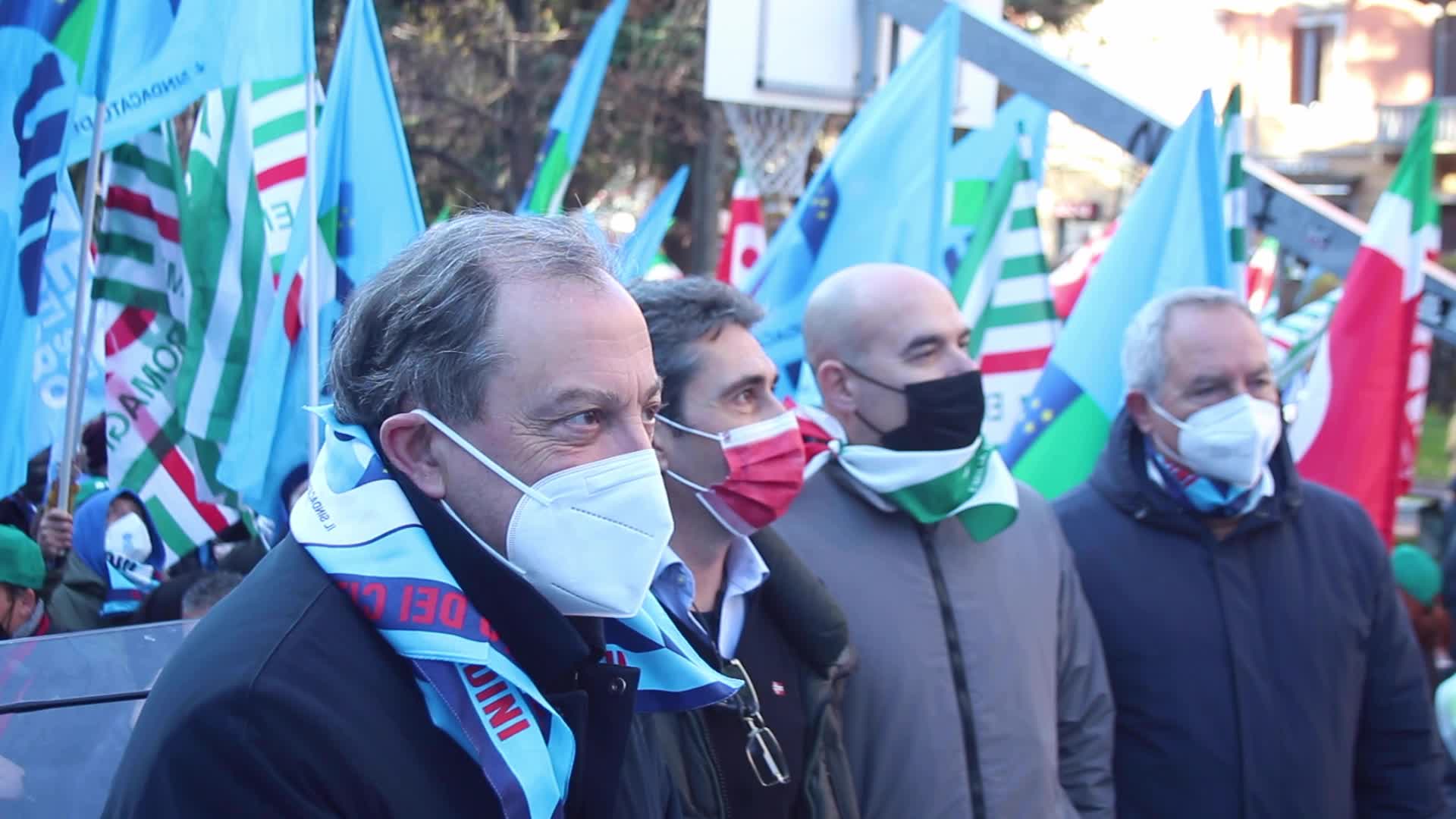 Manovra, a Bologna la protesta di CGIL, CISL e UIL: 