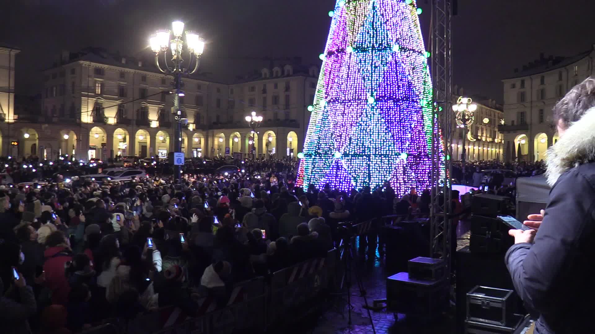 Variante Omicron, contagi nel giorno di Natale