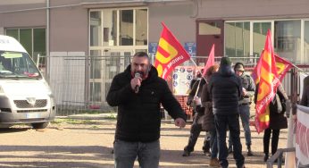 Scandicci, protesta davanti alla Cso: “Licenziati per aver fatto attività sindacale”