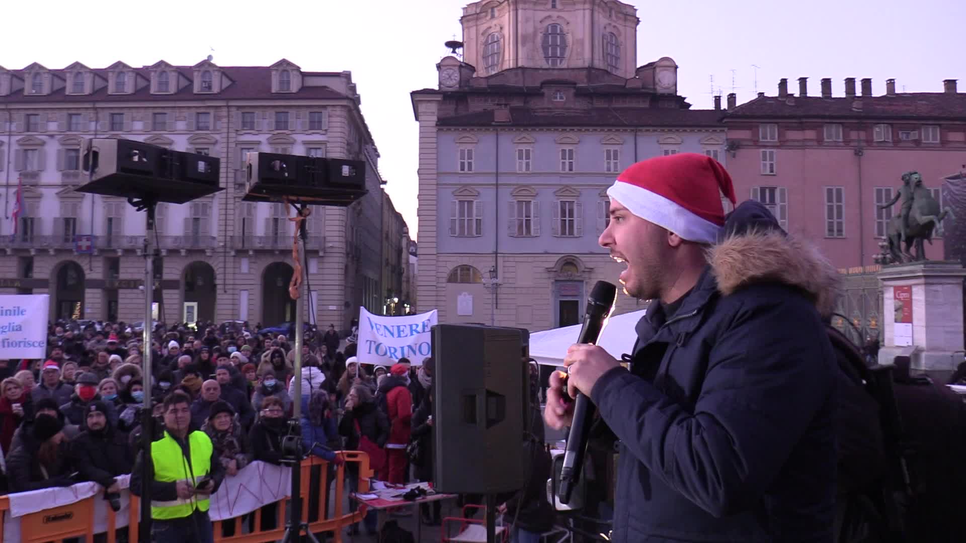 Torino, manifestazione no green pass