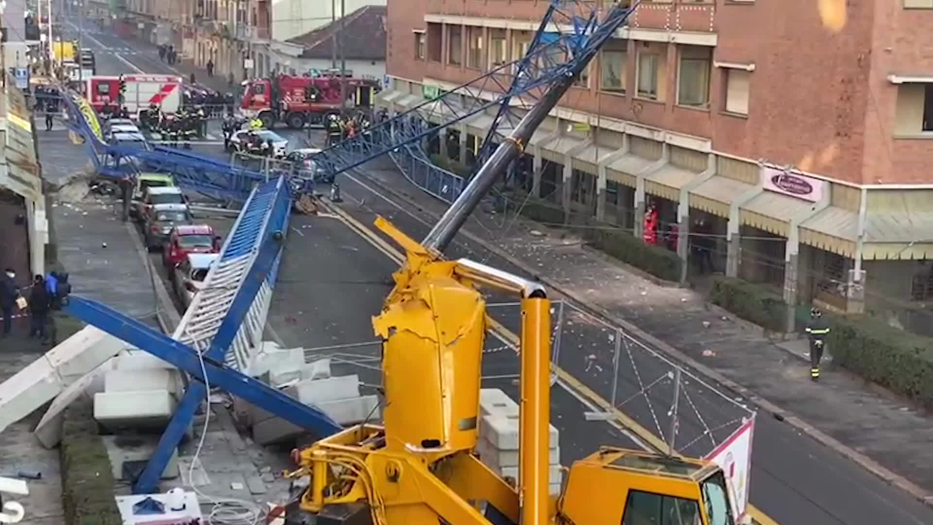 Che cosa ha provocato il crollo della gru a Torino
